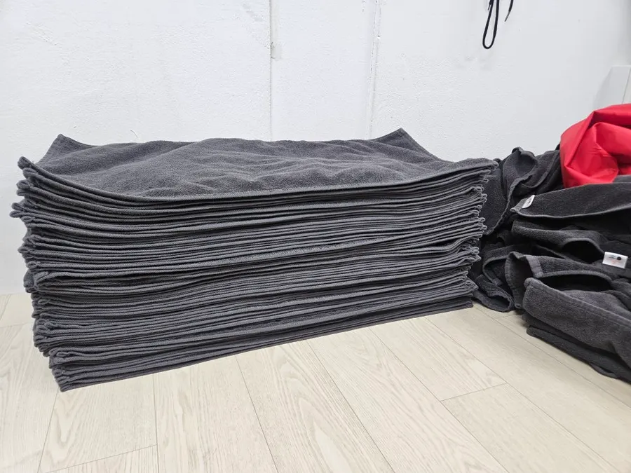 칼각으로 접어 밴딩한 수건