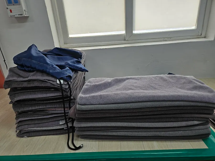칼각 폴딩 · 2중 패킹 · 배송 장면